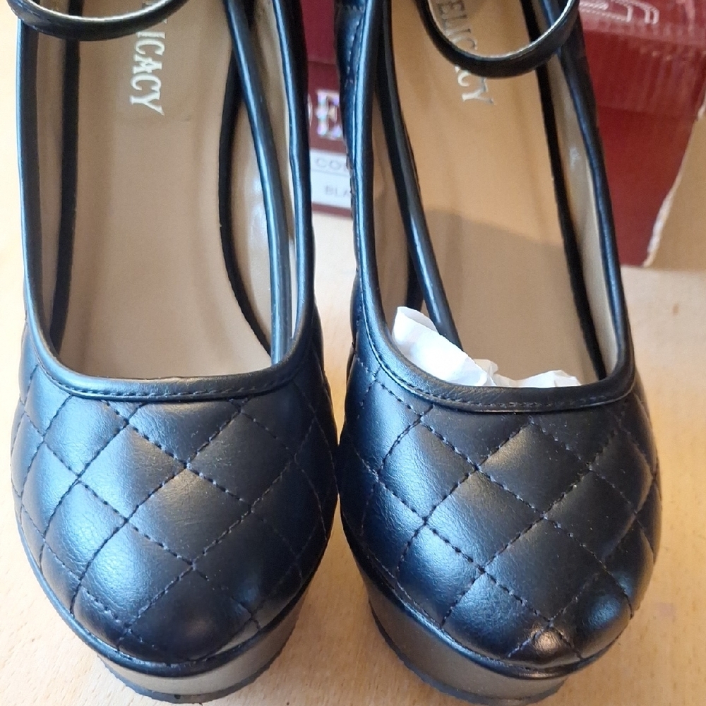 Delicacy Black Quilted Heels - Picture 3 of 10